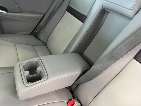 Used 2012 Toyota Camry XLE w/ Leather Pkg FWD image 32