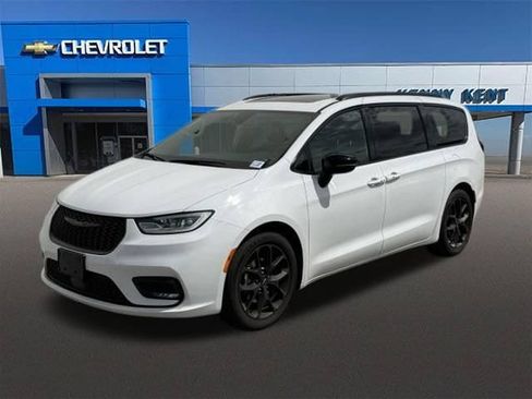 Used 2025 Chrysler Pacifica Limited FWD image 38
