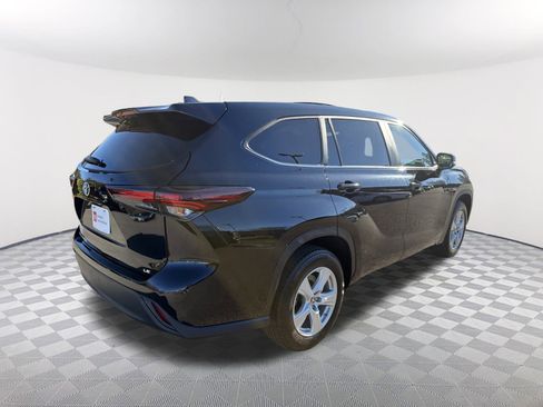 Used 2024 Toyota Highlander LE image 17