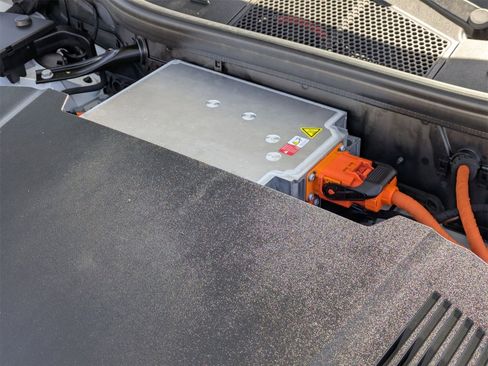 Used 2024 Audi Q8 e-tron Premium image 24