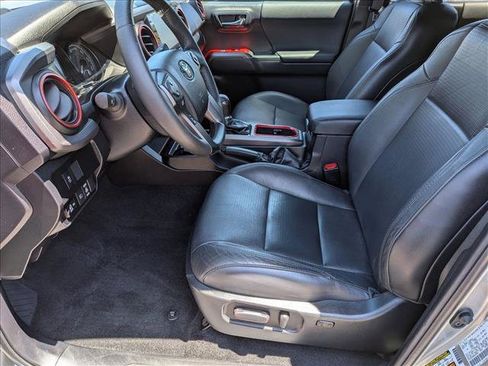 Used 2022 Toyota Tacoma TRD Off-Road w/ TRD Premium Off Road Package AWD/4WD image 17