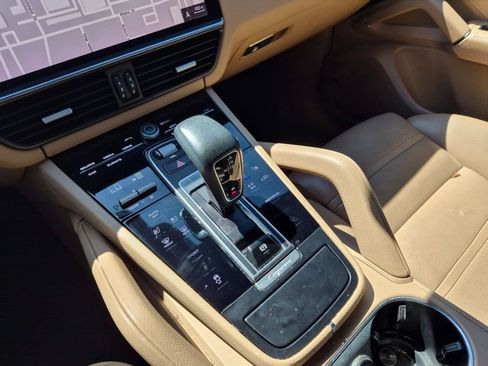 Used 2021 Porsche Cayenne AWD/4WD image 12