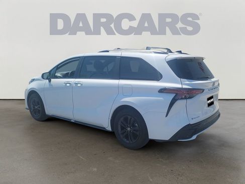 Used 2025 Toyota Sienna XSE AWD/4WD image 5