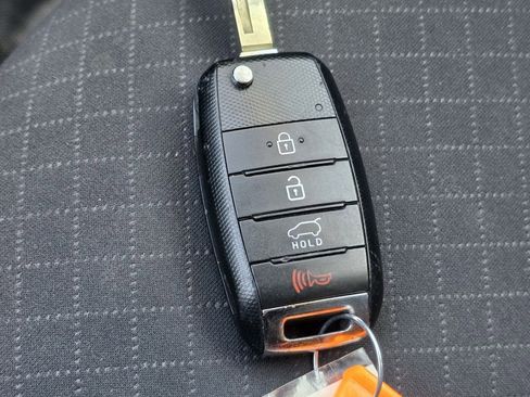 Used 2020 Kia Sorento LX image 32