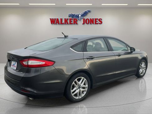 Used 2016 Ford Fusion SE image 3