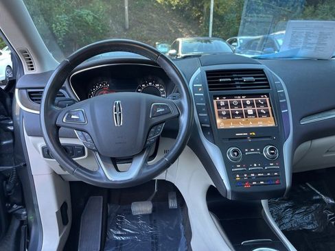 Used 2019 Lincoln MKC Reserve image 17