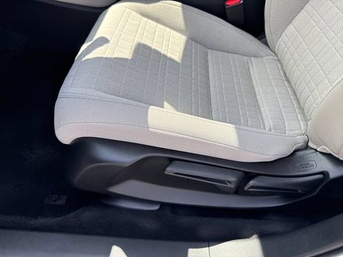 Certified 2025 Honda HR-V LX image 11