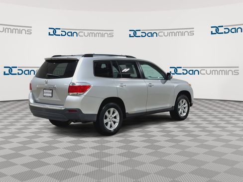 Used 2012 Toyota Highlander SE w/ Tow Pkg FWD image 8