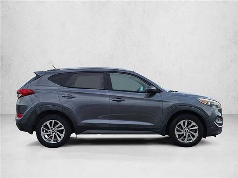 Used 2016 Hyundai Tucson SE w/ Option Group 02 FWD image 4