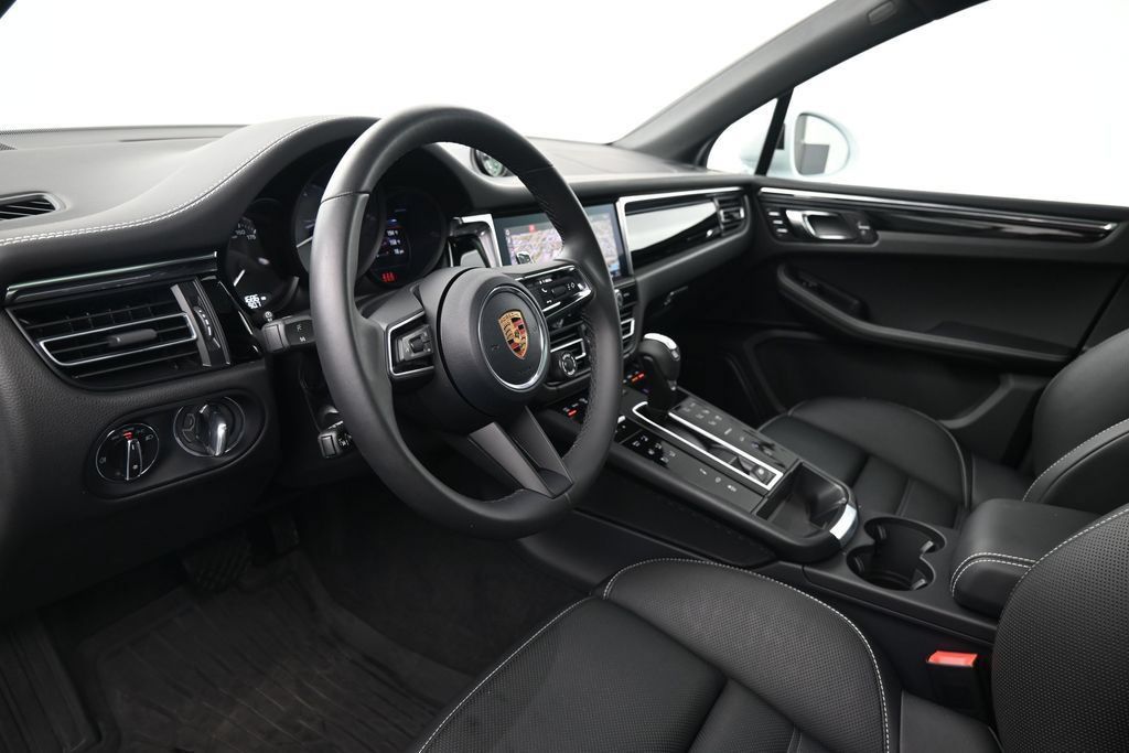 Certified 2026 Porsche Macan S AWD/4WD image 4