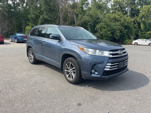 Used 2017 Toyota Highlander XLE AWD/4WD image 7