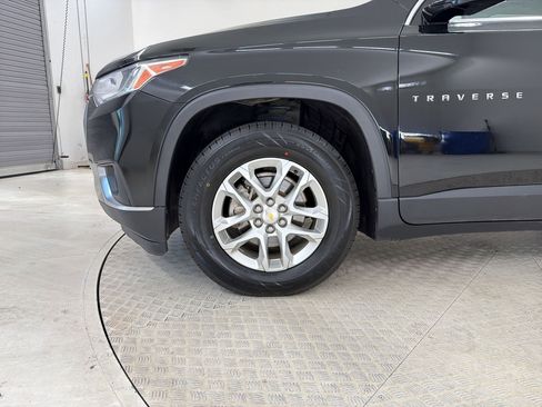 Used 2019 Chevrolet Traverse LT FWD image 12