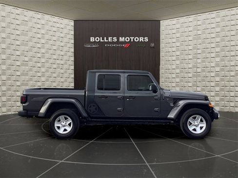 Certified 2022 Jeep Gladiator Sport image 3