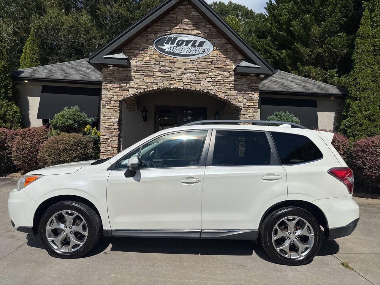 Used 2016 Subaru Forester 2.5i Touring w/ Eyesight & Navigation System AWD/4WD image 1