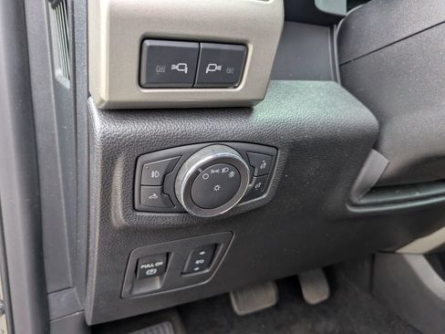 Used 2018 Ford F150 Lariat w/ Equipment Group 502A Luxury AWD/4WD image 18