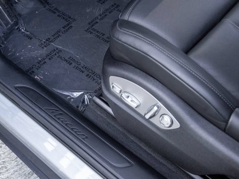 Certified 2026 Porsche Macan AWD/4WD image 28