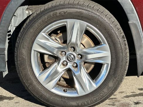 Used 2017 Toyota Highlander Limited image 25