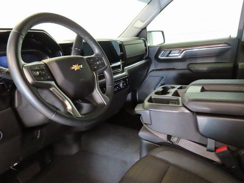 Used 2023 Chevrolet Silverado 1500 LT AWD/4WD image 4
