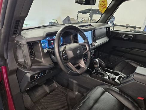 Used 2025 Ford Bronco Badlands w/ Sasquatch Package AWD/4WD image 11
