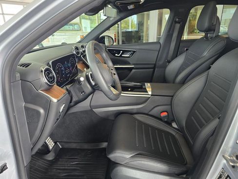 Used 2024 Mercedes-Benz GLC 300 4MATIC image 19