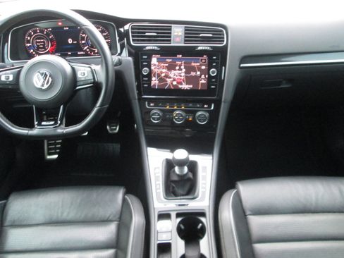 Used 2019 Volkswagen Golf R 4-Door image 9