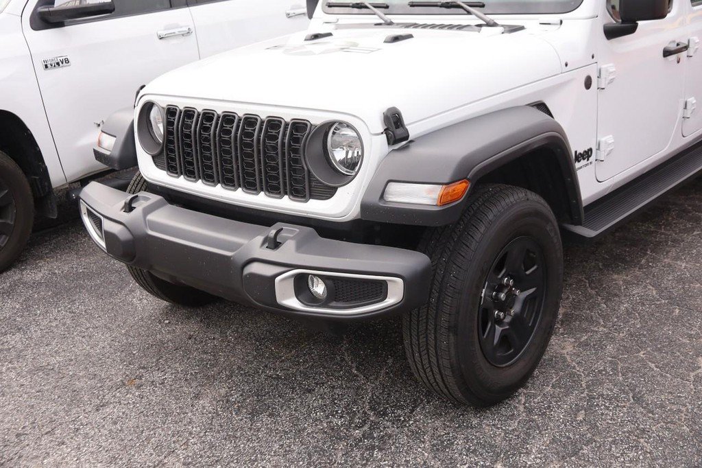 Used 2024 Jeep Gladiator Sport AWD/4WD image 5