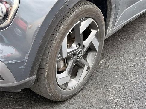 Used 2025 Hyundai Venue SEL FWD image 34