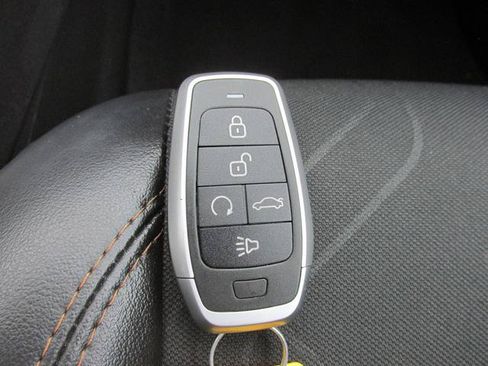 Used 2018 Chevrolet Trax LT w/ Sun & Sound Package FWD image 17