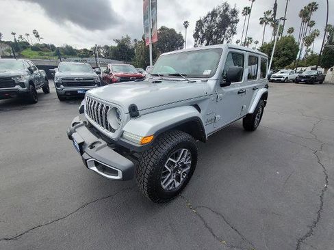 Used 2024 Jeep Wrangler Unlimited Sahara image 4