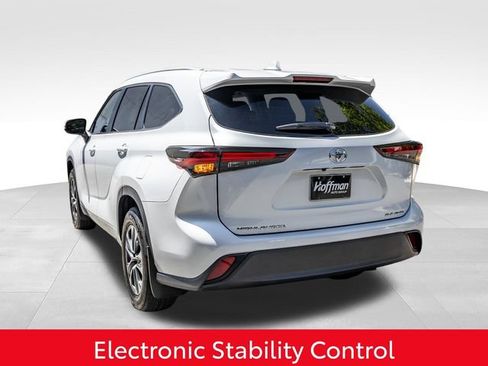 Used 2026 Toyota Highlander XLE AWD/4WD image 11
