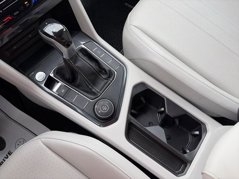 Used 2023 Volkswagen Tiguan SE image 21