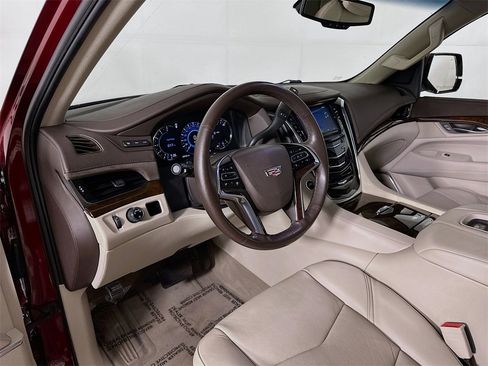 Used 2016 Cadillac Escalade Luxury image 10