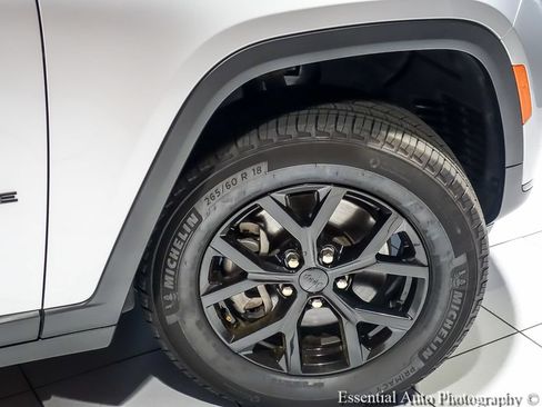 Used 2025 Jeep Grand Cherokee L Altitude AWD/4WD image 10