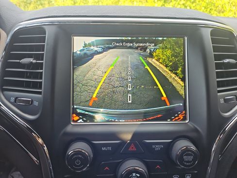 Used 2018 Jeep Grand Cherokee Limited AWD/4WD image 18