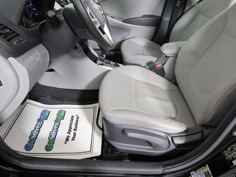 Used 2012 Hyundai Accent SE FWD image 13