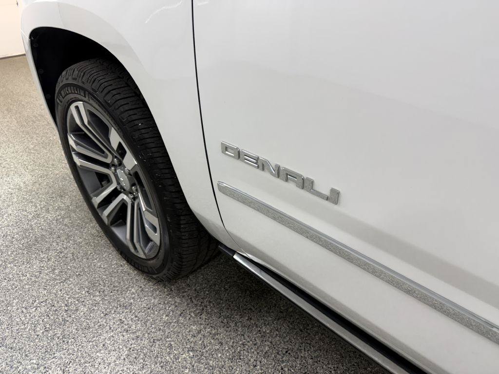 Used 2017 GMC Yukon XL Denali w/ Open Road Package AWD/4WD image 9