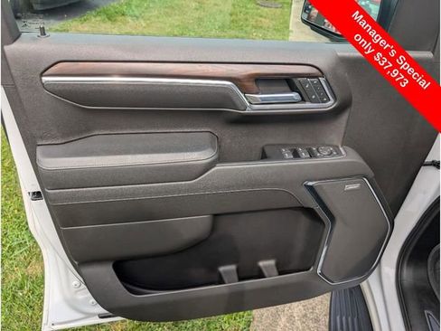 Used 2022 GMC Sierra 1500 SLT w/ SLT Premium Package image 18