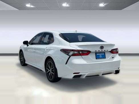 Used 2023 Toyota Camry SE FWD image 3