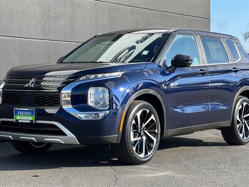 New 2025 Mitsubishi Outlander SE image 9