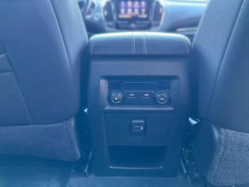 Used 2021 Chevrolet Traverse LT FWD image 23