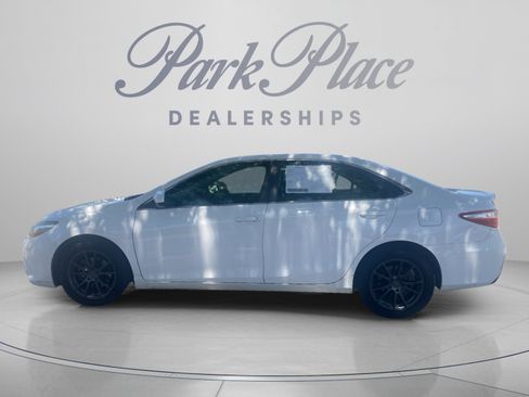 Used 2016 Toyota Camry SE FWD image 2