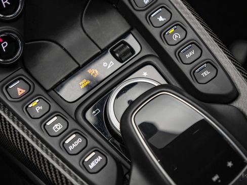 Used 2019 Aston Martin V8 Vantage Coupe RWD image 73