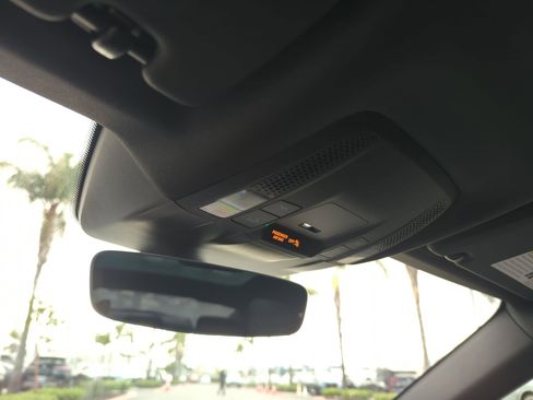 Used 2025 Porsche Taycan image 27