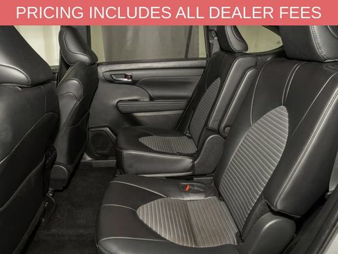Used 2024 Toyota Highlander XSE AWD/4WD image 9