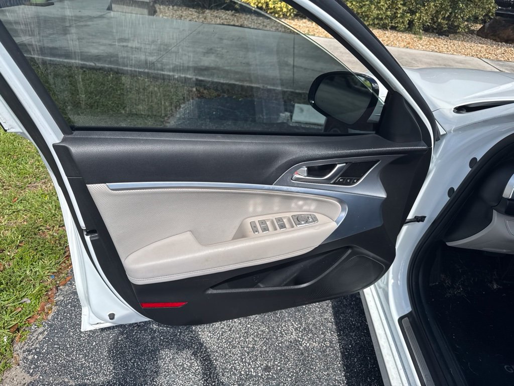 Used 2023 Genesis G70 3.3T RWD image 20
