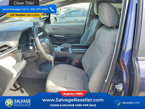 Used 2024 Toyota Sienna LE w/ LE Plus Package image 2