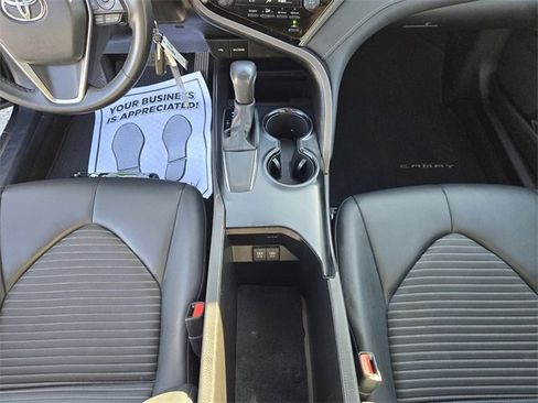 Used 2020 Toyota Camry SE image 30