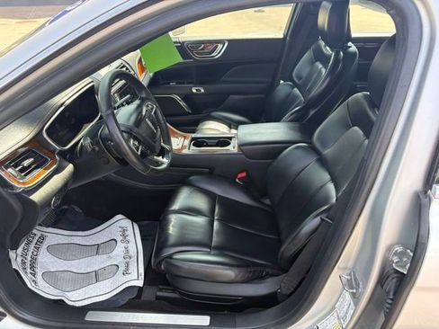 Used 2019 Lincoln Continental Premiere FWD image 25