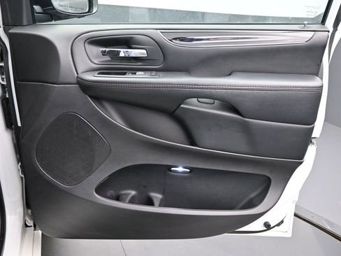 Used 2020 Dodge Grand Caravan SE image 20