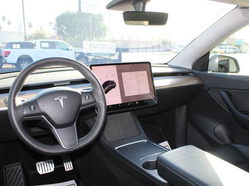 Used 2022 Tesla Model Y Performance AWD/4WD image 26